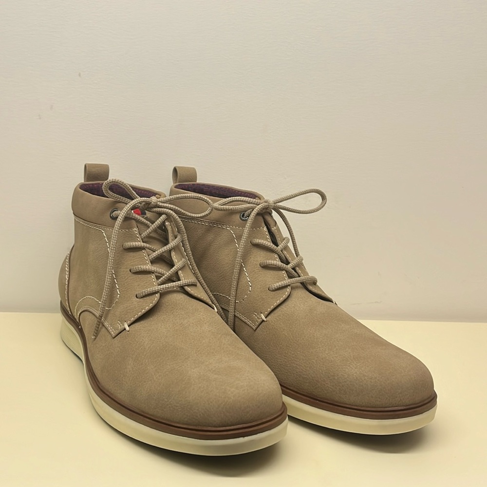 Tommy Hilfiger Tan Leather Hugh Top Sneakers Men’s Size 9 (Used)